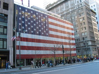 NYC_American_Flag_Building_2.JPG